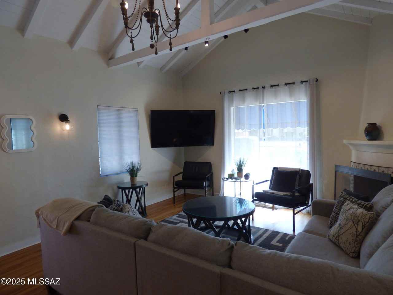 2533 E 3rd St - Photo 6 of 23