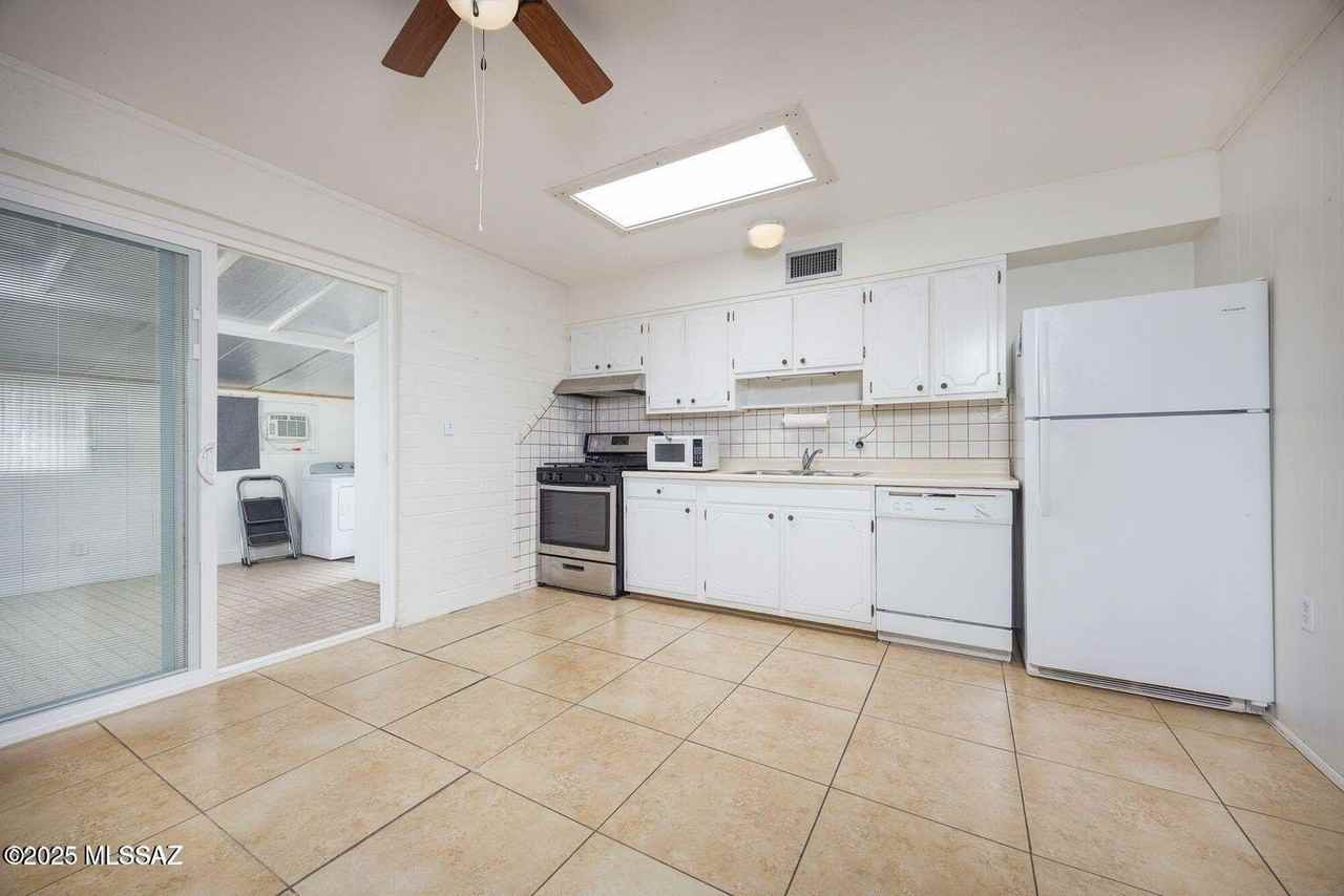 390 N Silverbell Rd - Photo 5 of 19