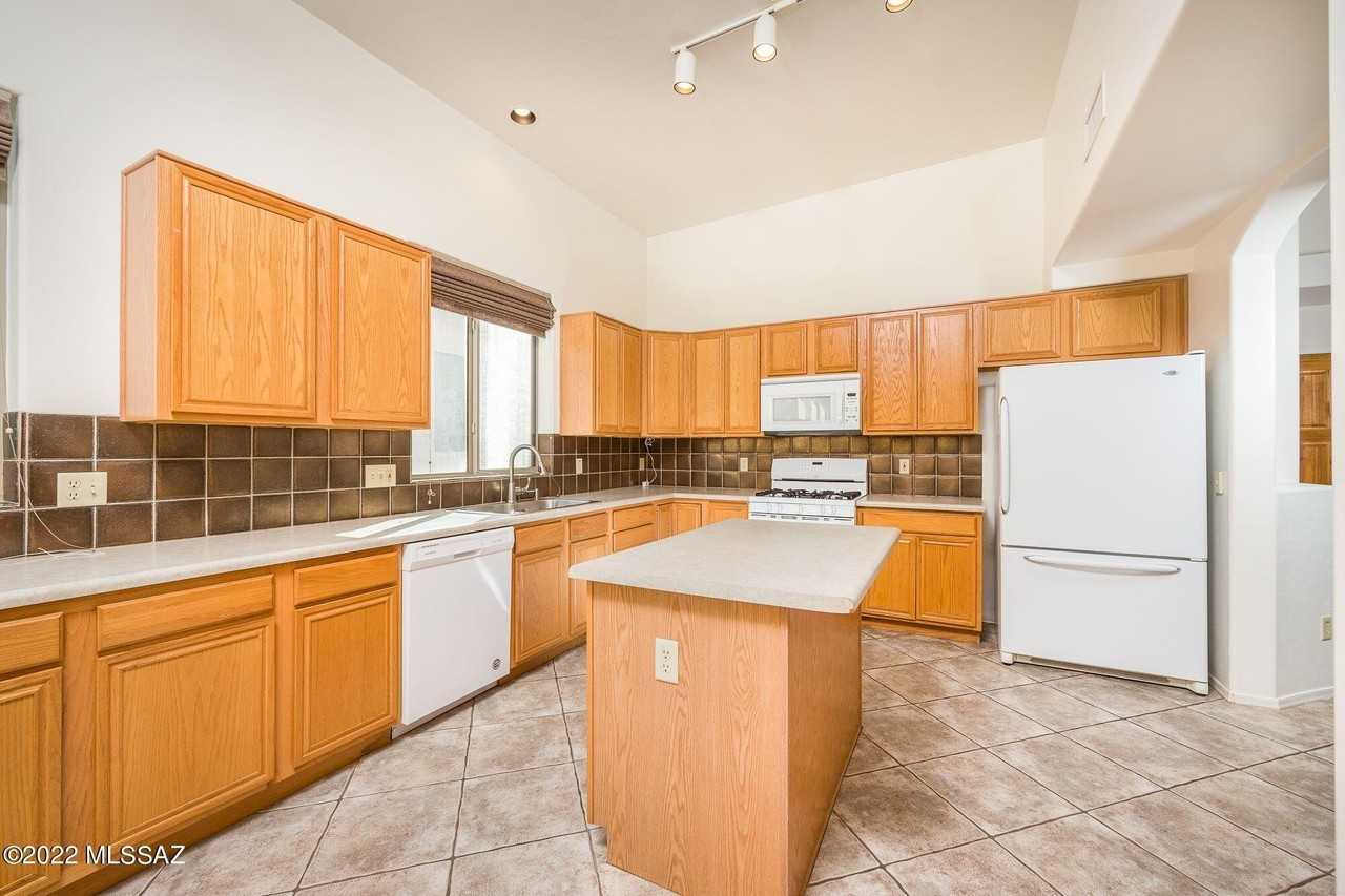 8418 N Sunny Rock Ridge Dr - Photo 5 of 26