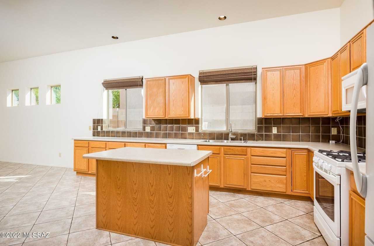 8418 N Sunny Rock Ridge Dr - Photo 6 of 26