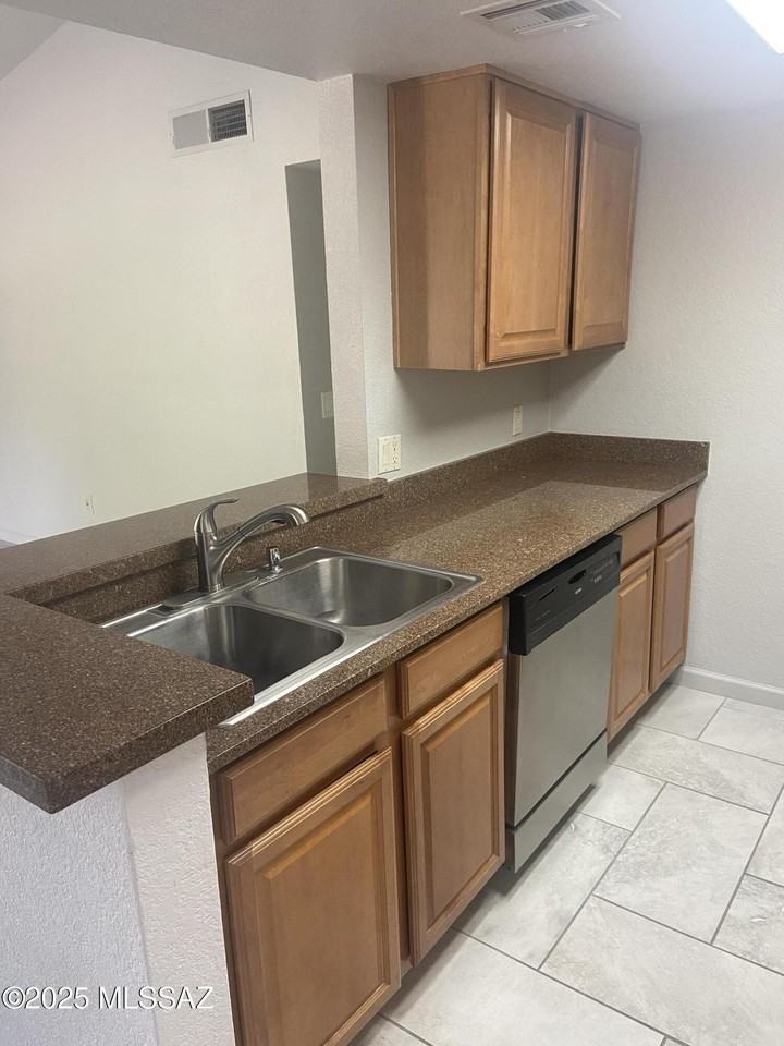 101 S Players Club Dr Apt 14203 #14203 - Photo 7 of 20