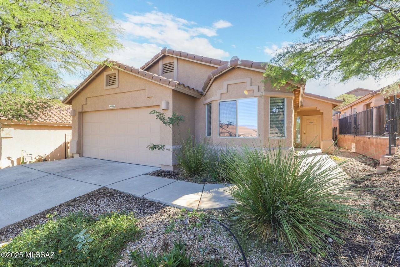 10886 S Arrowhead Spring Dr