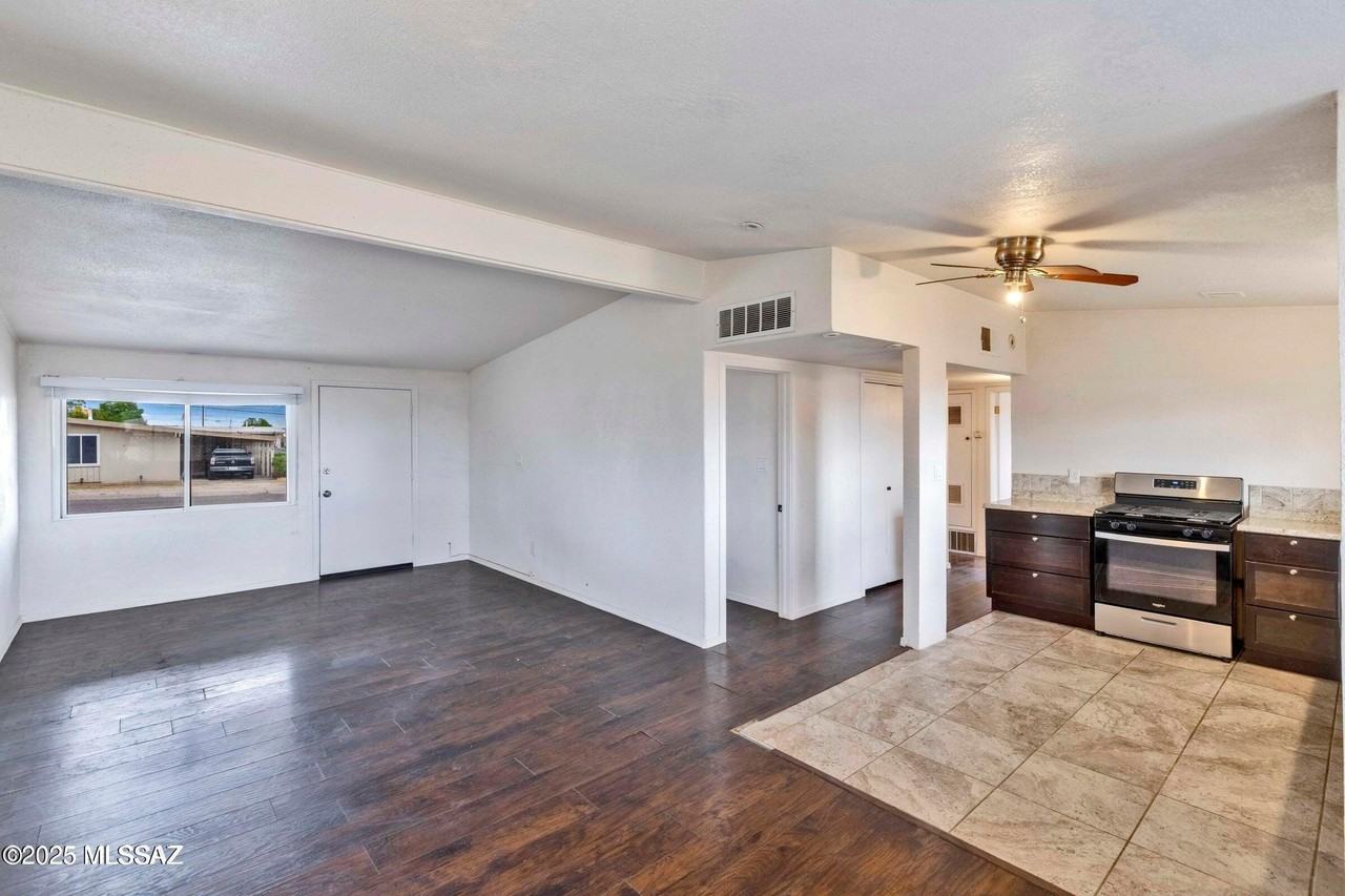 615 W 5th Ave - Photo 5 of 23