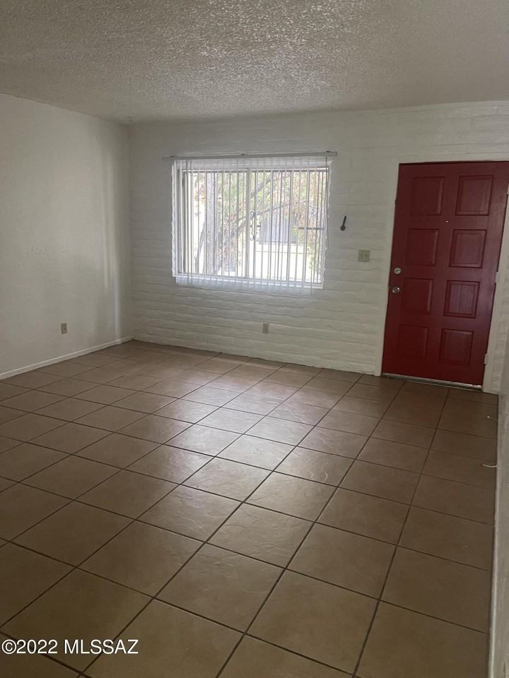 810 S Kolb Rd Unit 66 #66 - Photo 7 of 11