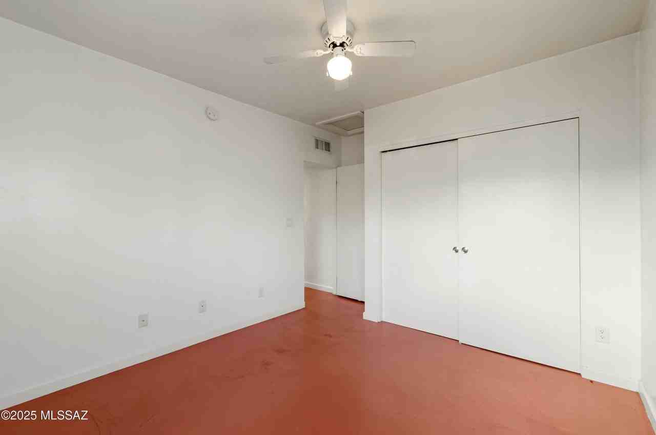 1722 E 9th St - Photo 6 of 10