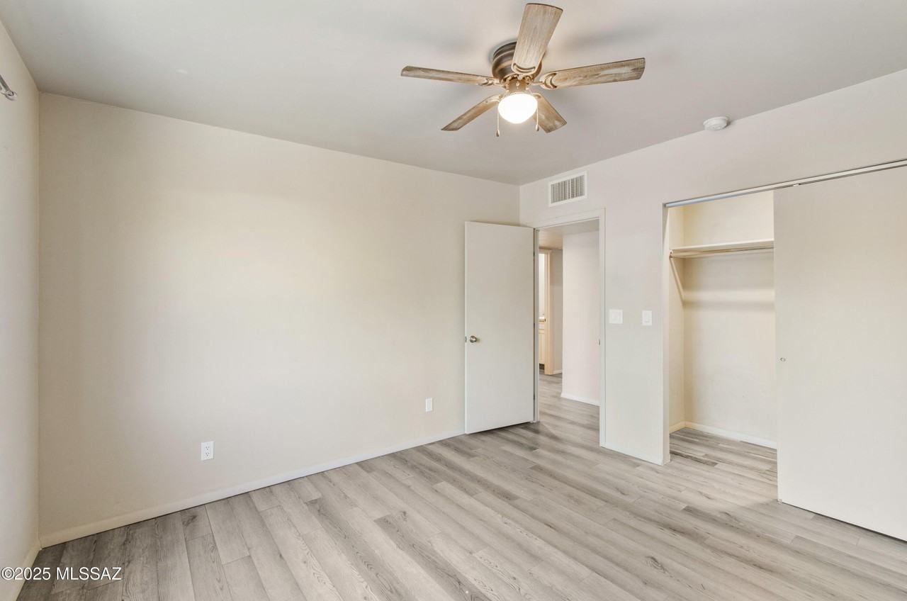 1133 E Lee St - Photo 4 of 11