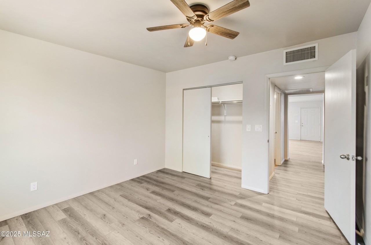 1133 E Lee St - Photo 5 of 11