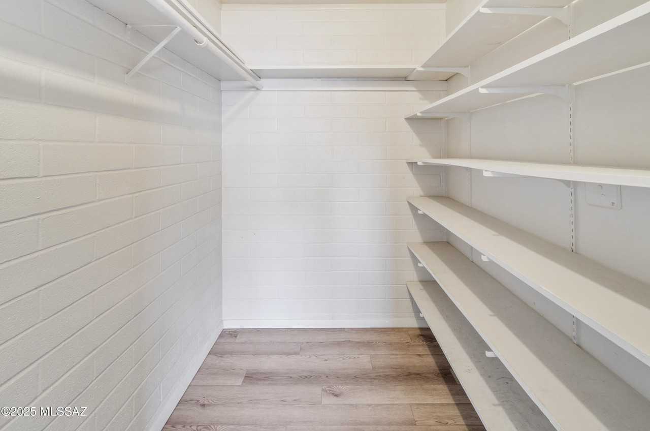 1133 E Lee St - Photo 7 of 11