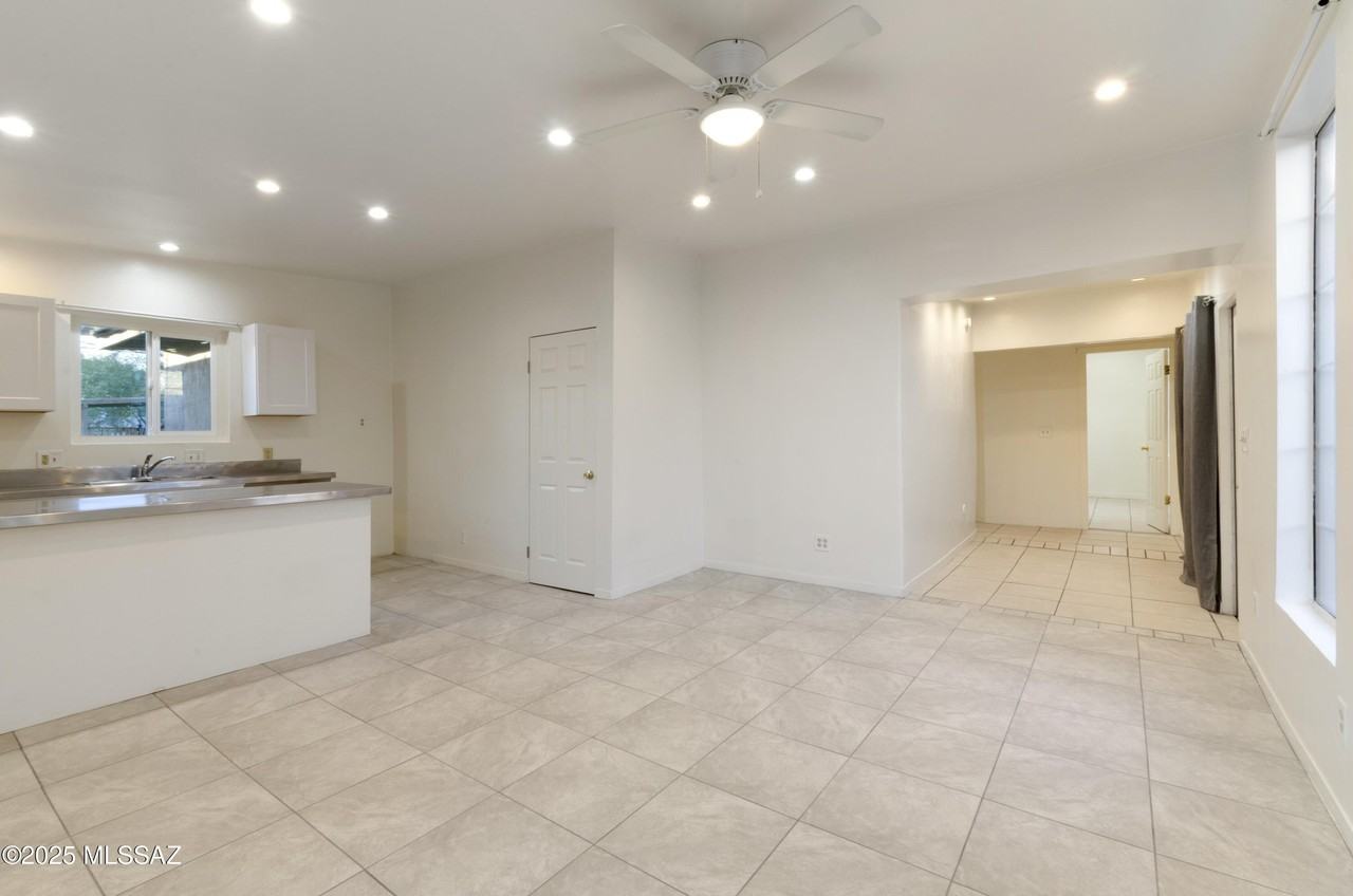 1036 E Elm St - Photo 7 of 22