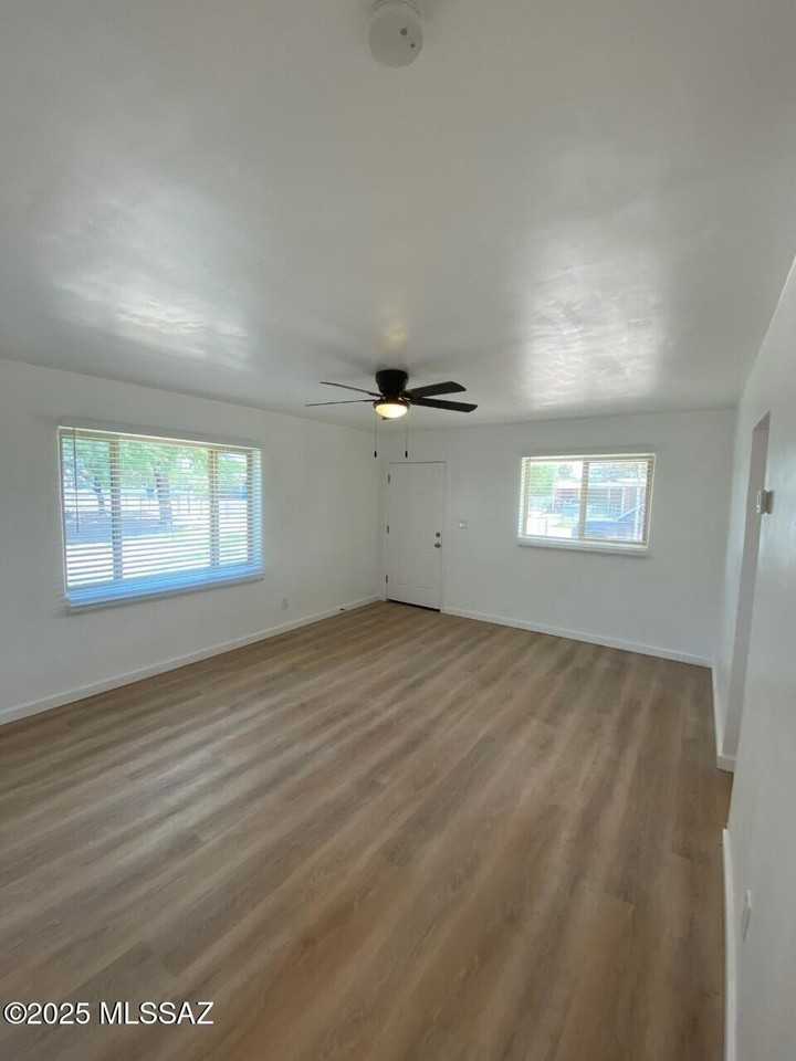 4541 E 18th St - Photo 2 of 12