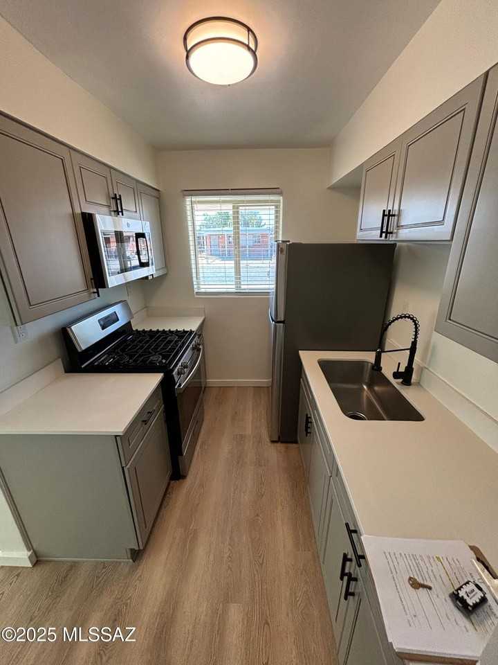 4541 E 18th St - Photo 4 of 12