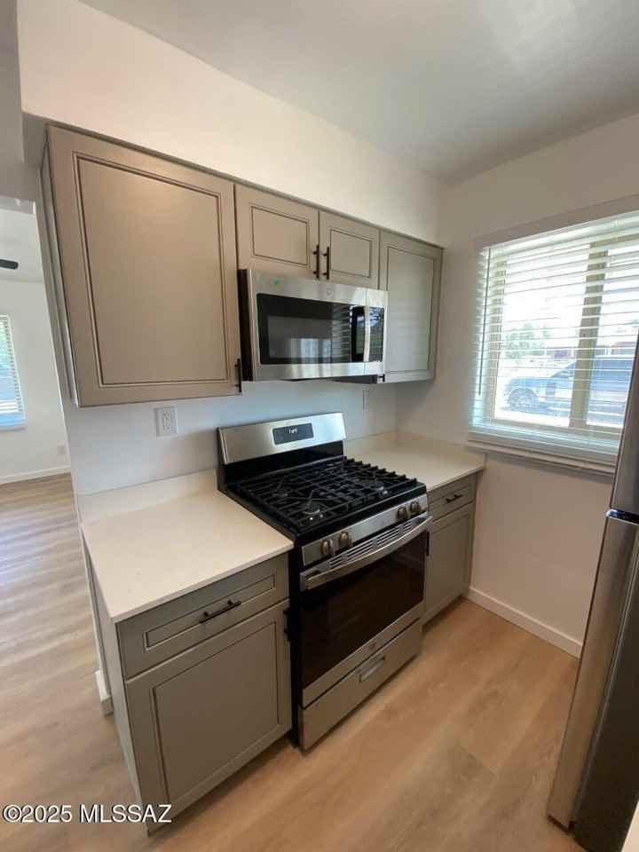 4541 E 18th St - Photo 6 of 12