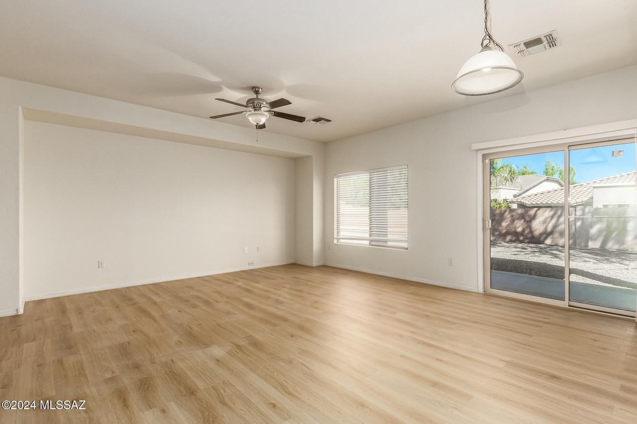 7104 W Amber Burst Ct - Photo 5 of 29