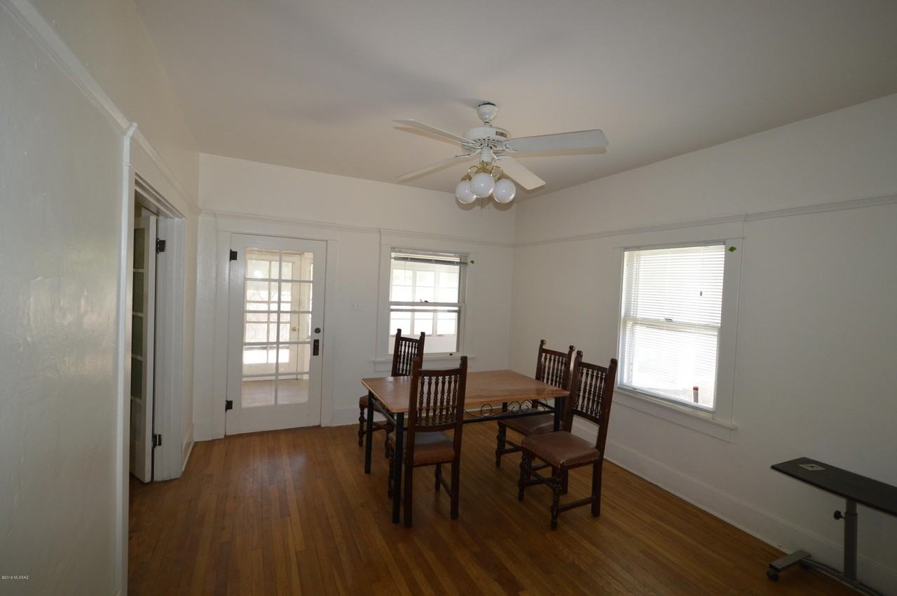 918 E 8th St - Photo 4 of 9