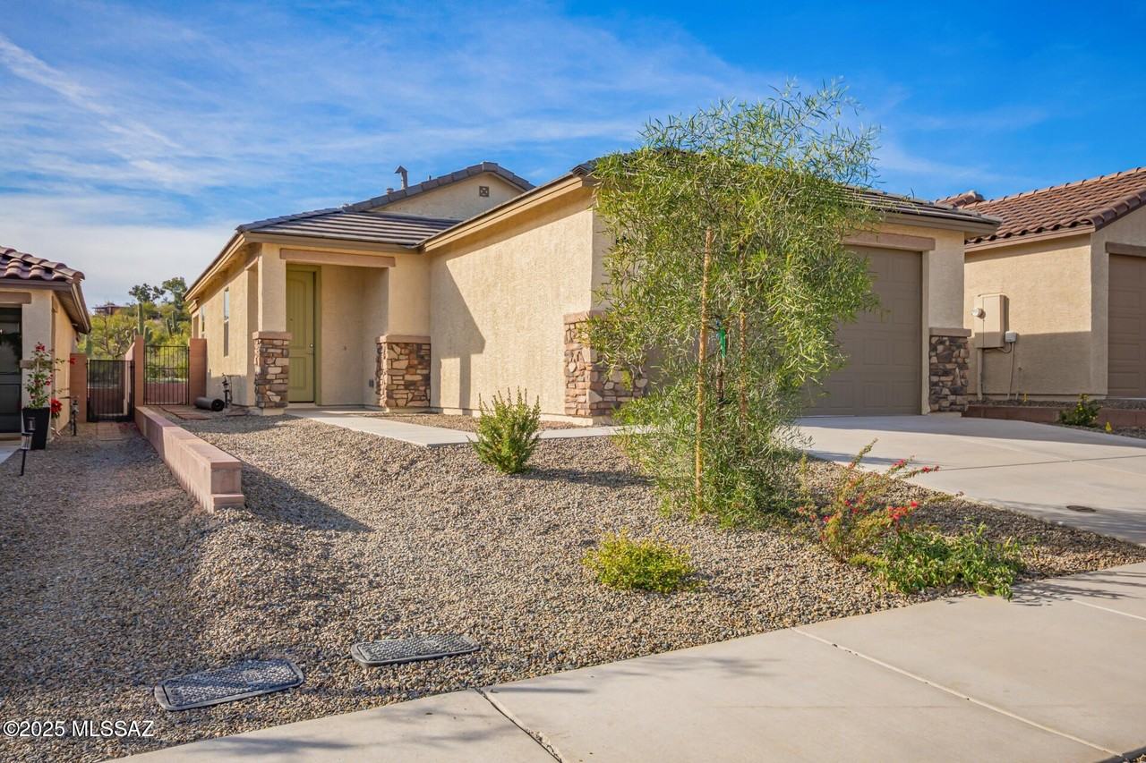 9323 N Peridot Vista Ave - Photo 2 of 27