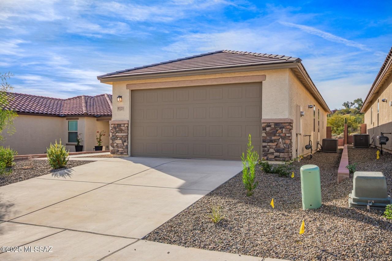 9323 N Peridot Vista Ave - Photo 3 of 27