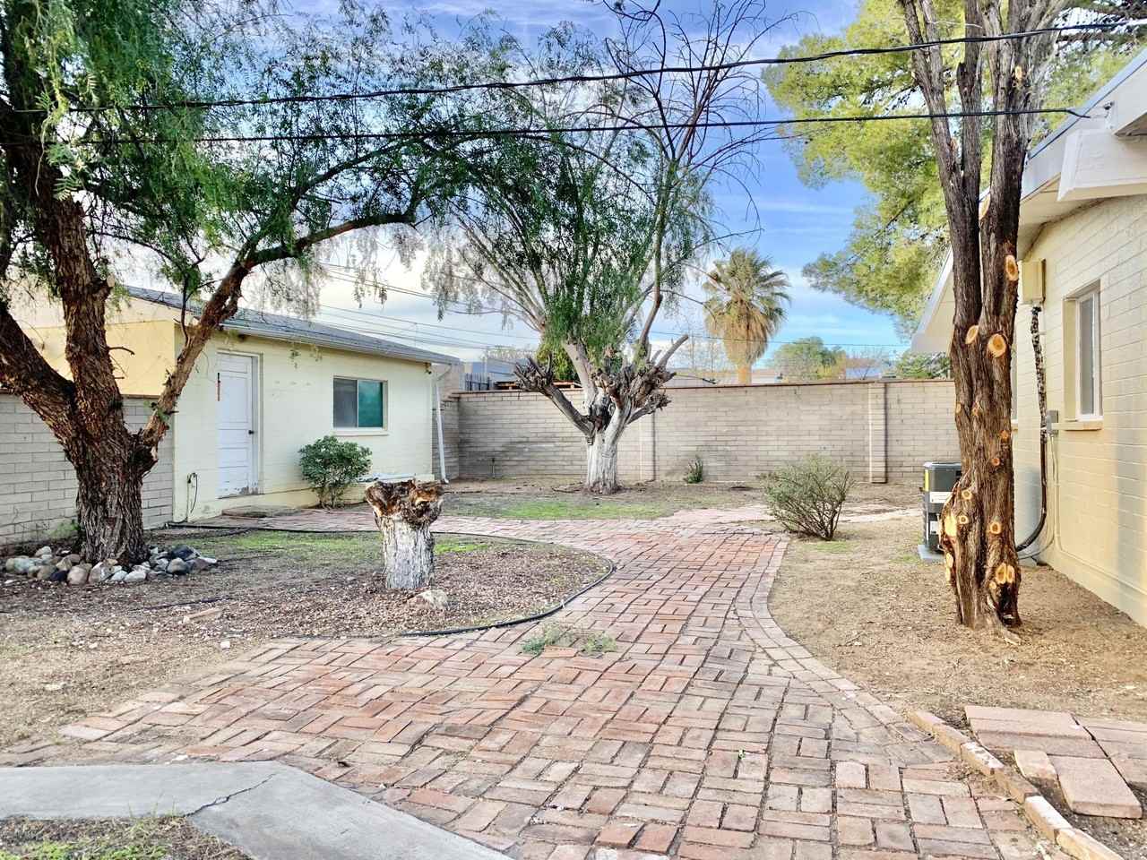 1011 W 1st Ave - Photo 4 of 18