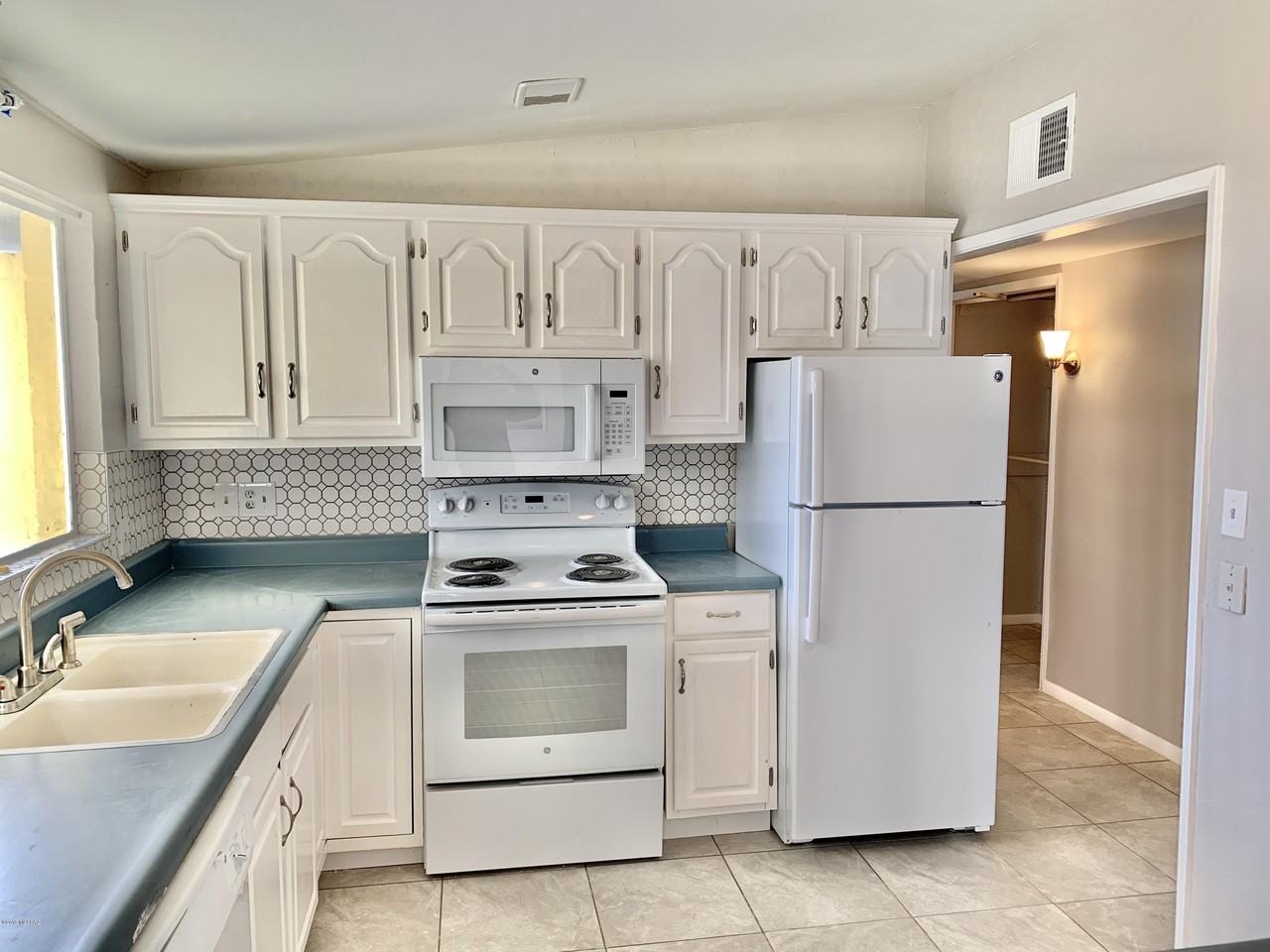 1011 W 1st Ave - Photo 5 of 18