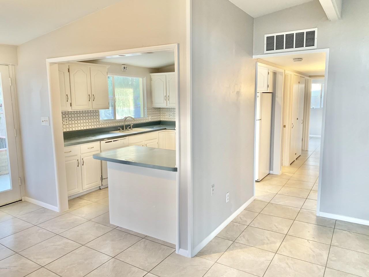 1011 W 1st Ave - Photo 7 of 18