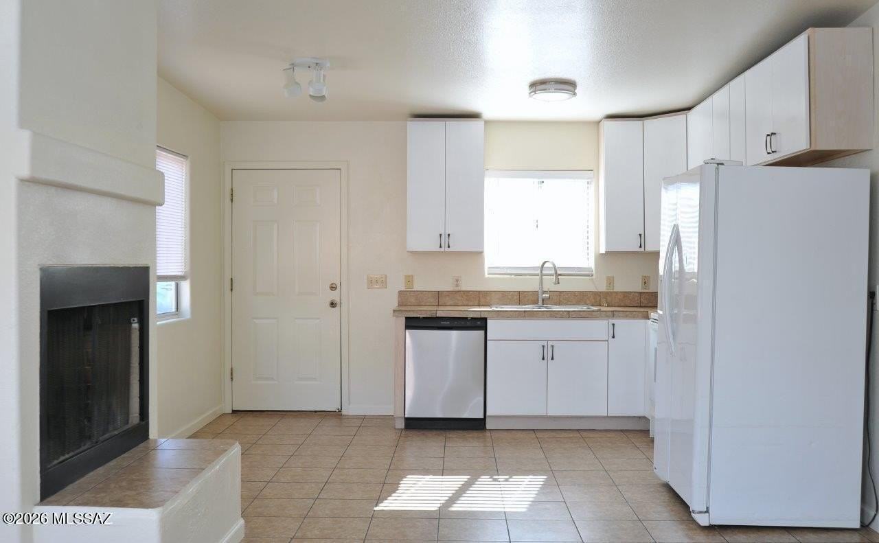 2721 N Dodge Blvd - Photo 4 of 35