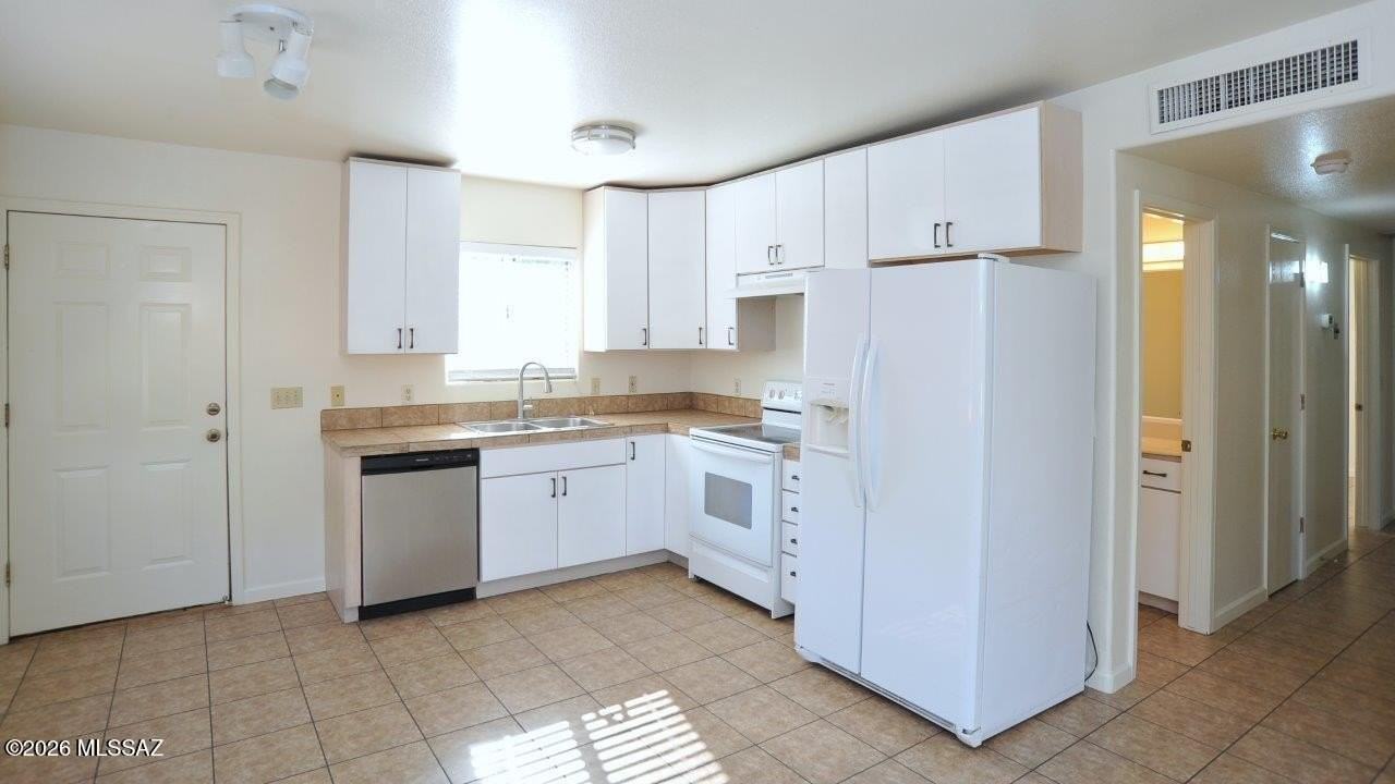 2721 N Dodge Blvd - Photo 6 of 35