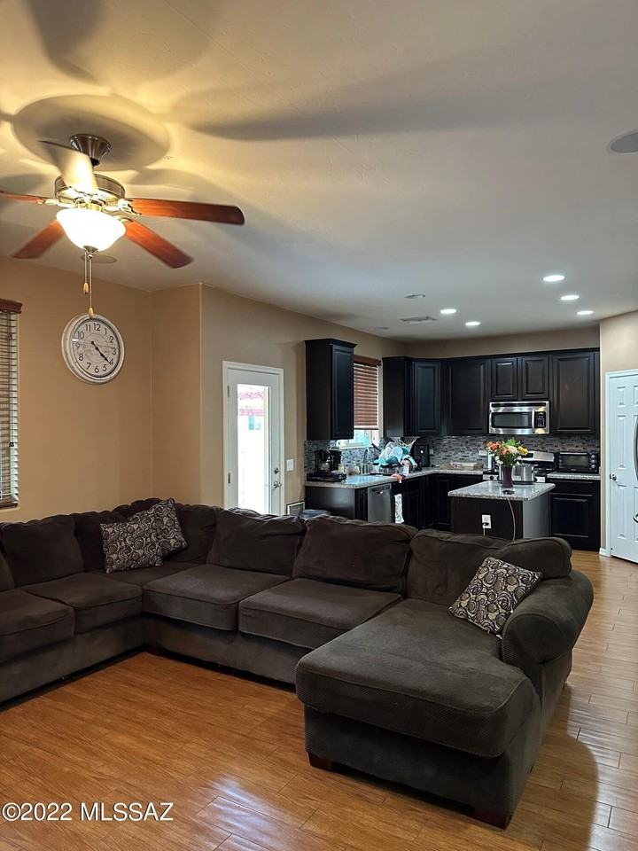 686 W Calle Canto Sereno - Photo 3 of 14