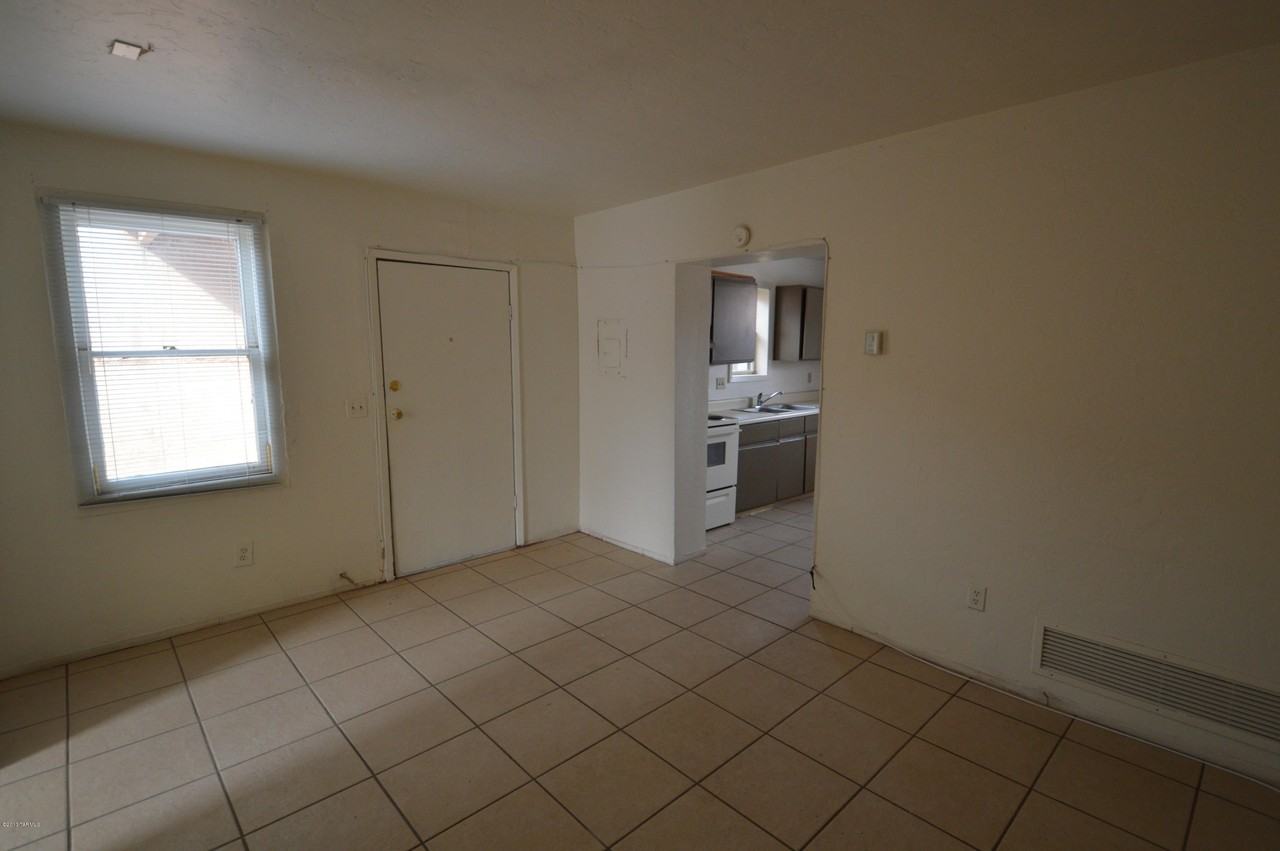 4116 E Flower St - Photo 4 of 9