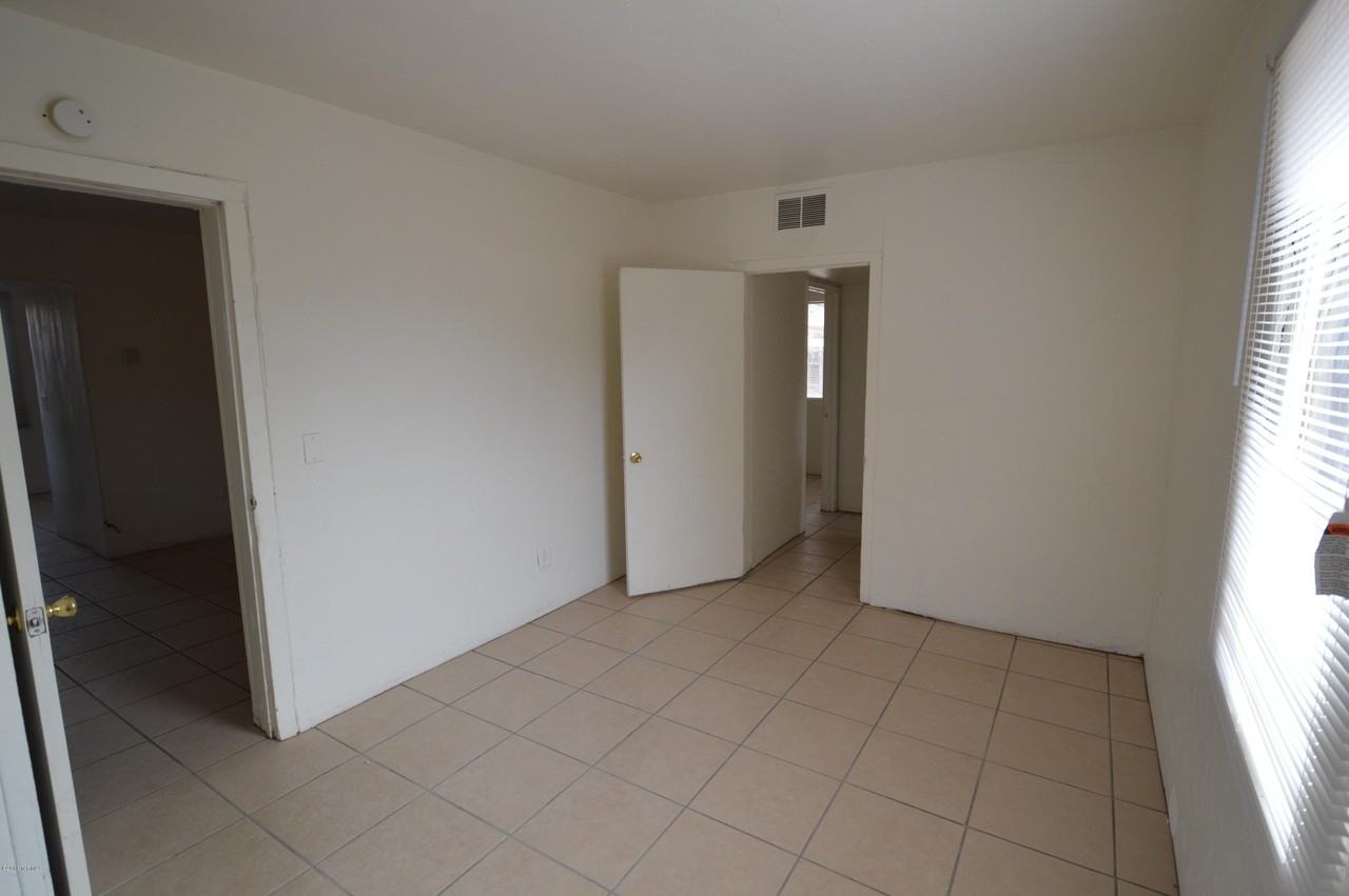 4116 E Flower St - Photo 5 of 9