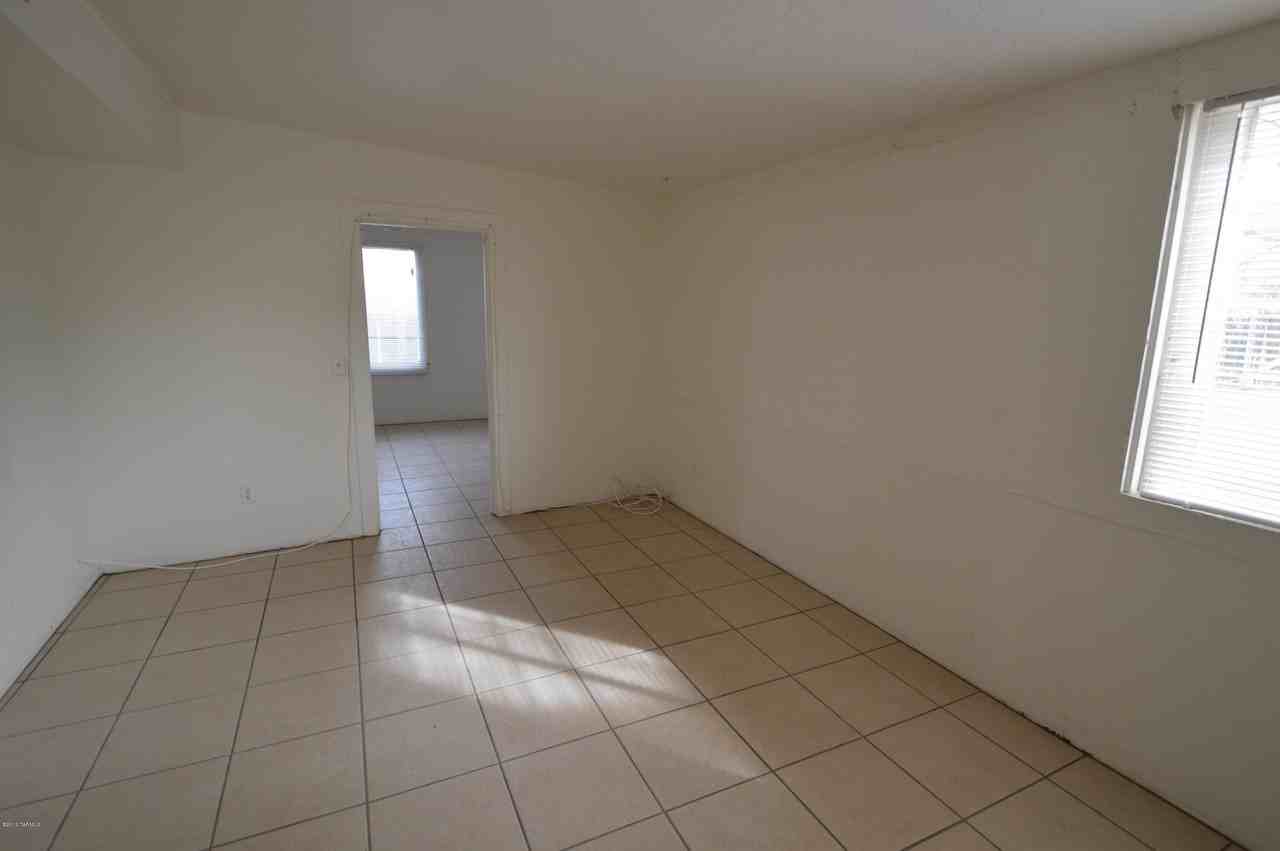 4116 E Flower St - Photo 7 of 9