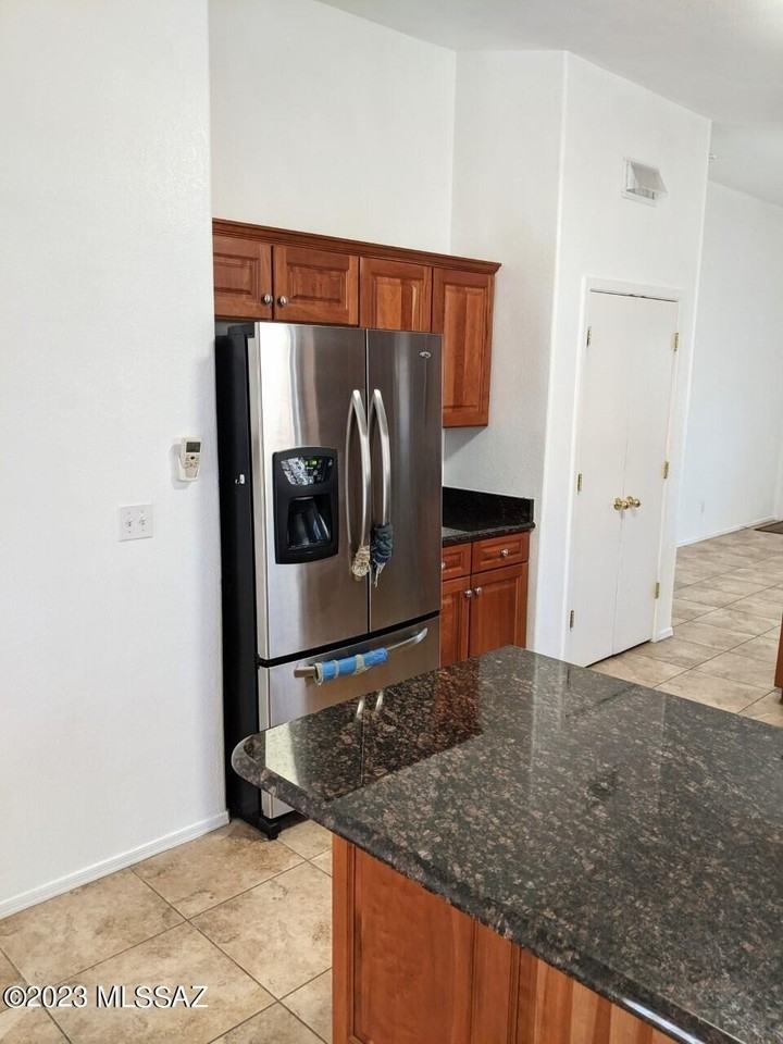 5563 W Guild Springs St - Photo 4 of 14