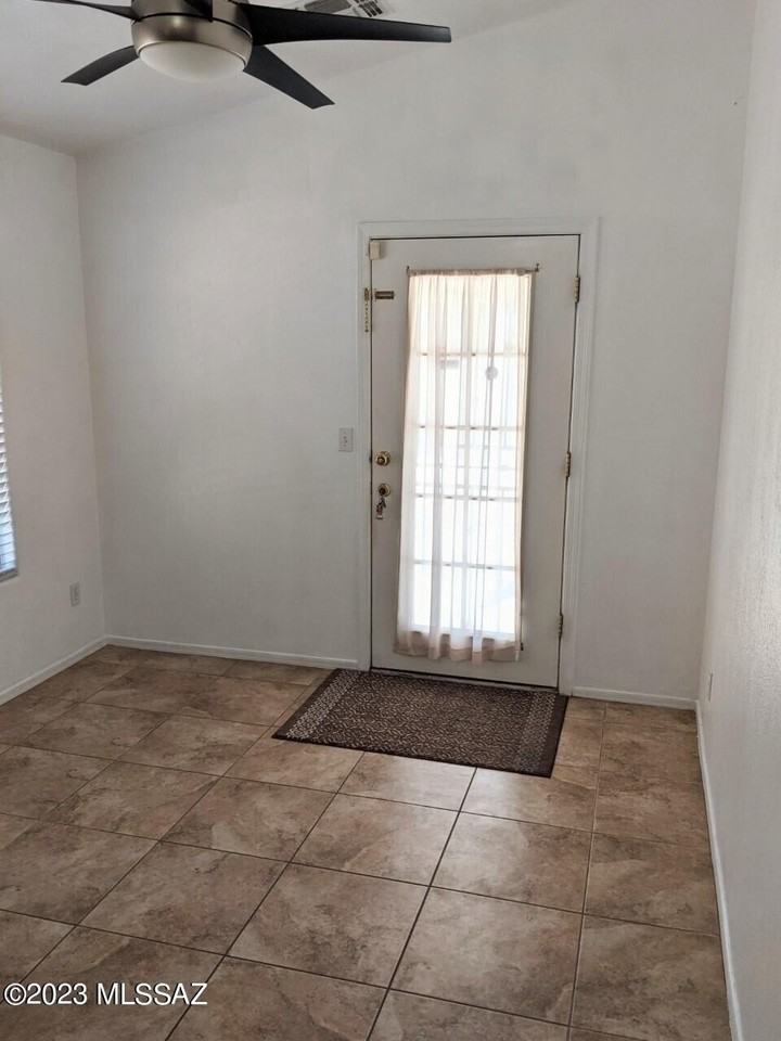 5563 W Guild Springs St - Photo 7 of 14