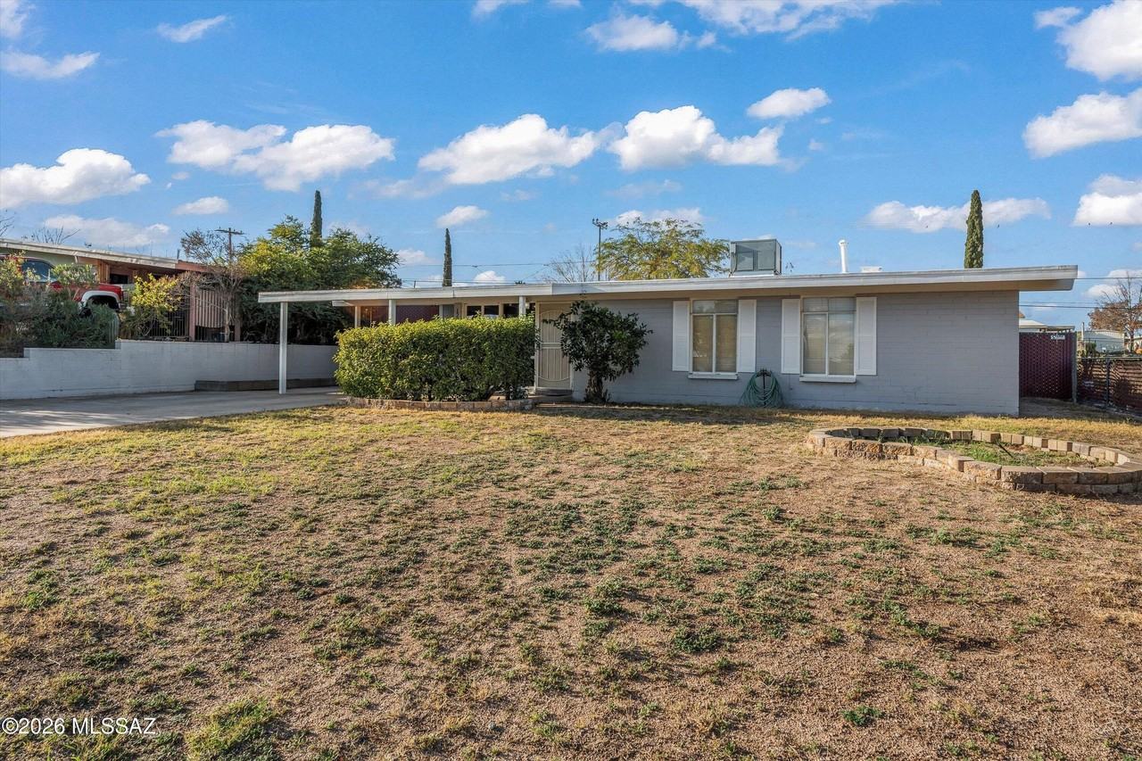 120 W Webb Dr - Photo 2 of 26