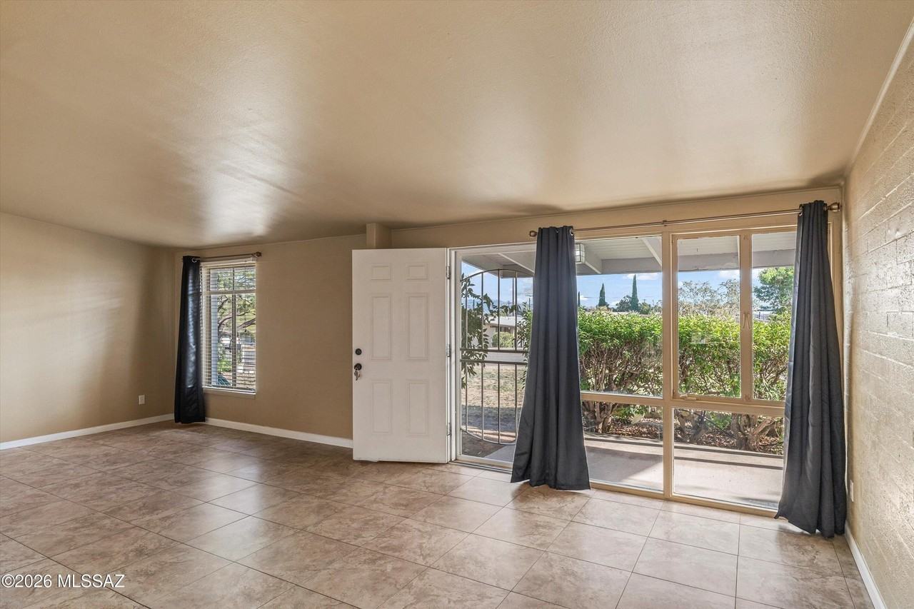 120 W Webb Dr - Photo 7 of 26