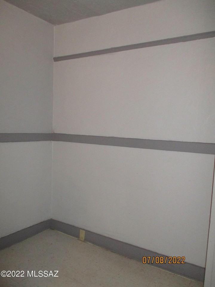 316 N Hoff Ave - Photo 7 of 20