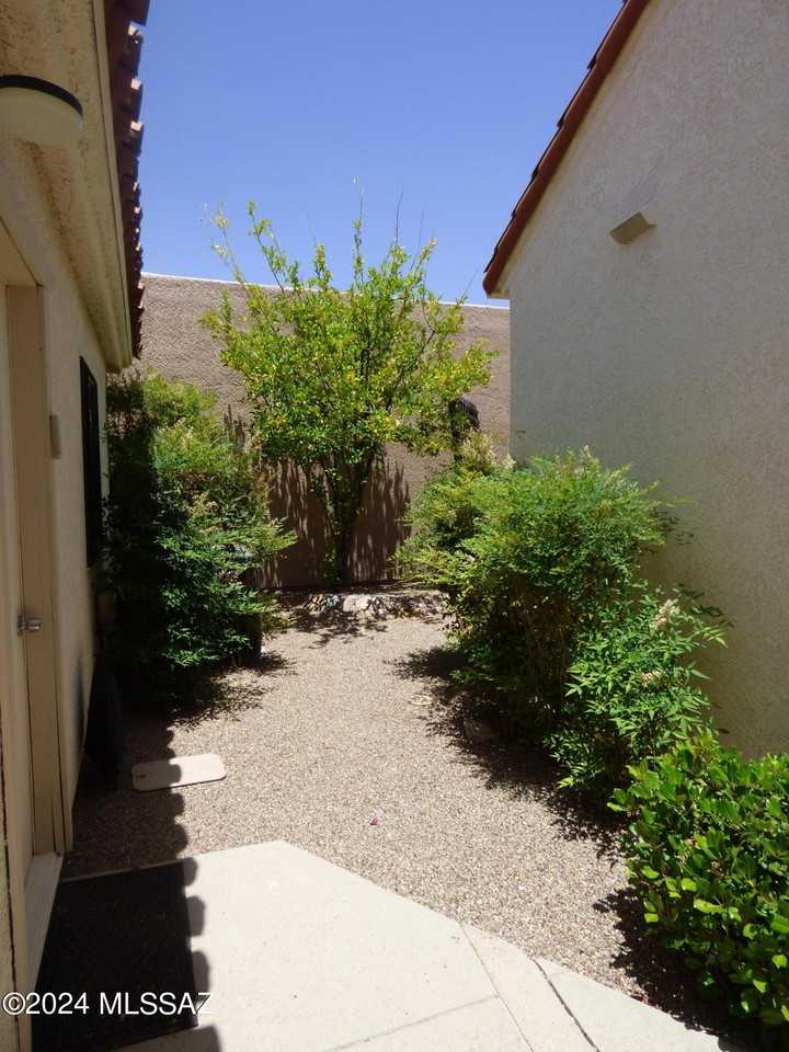 5900 N Misty Ridge Dr - Photo 4 of 28