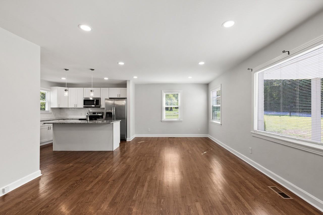 613 Youngs Ln - Photo 4 of 29