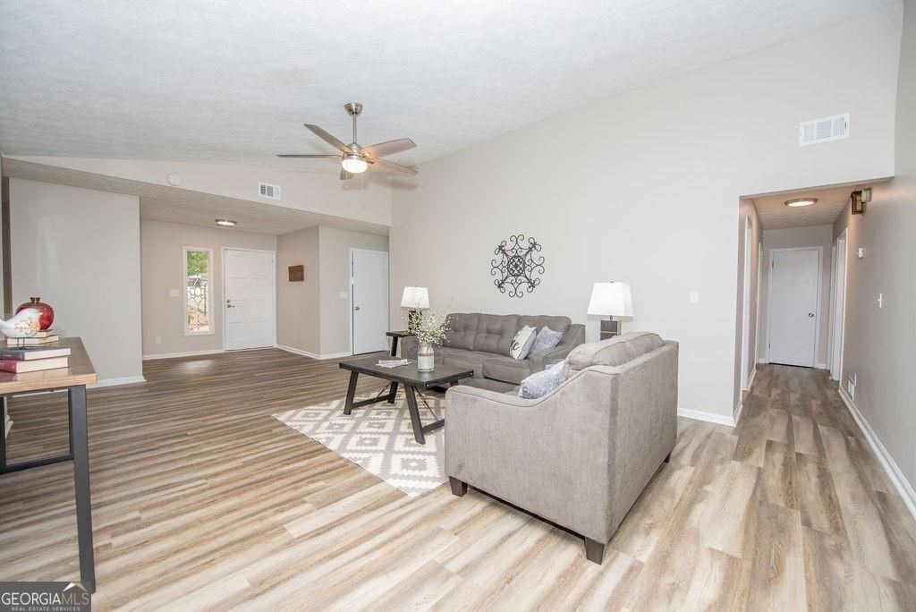 180 Crabtree Dr W - Photo 3 of 25