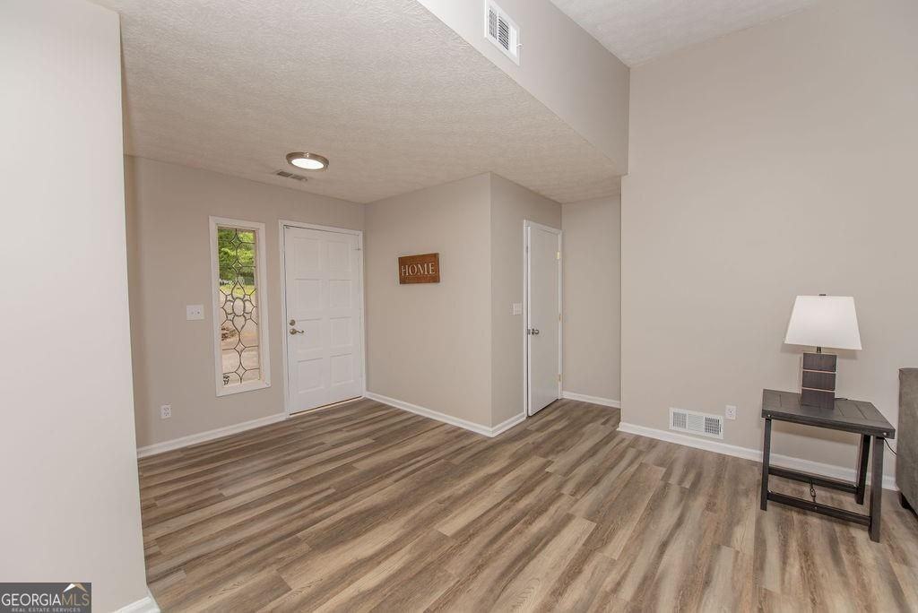 180 Crabtree Dr W - Photo 4 of 25