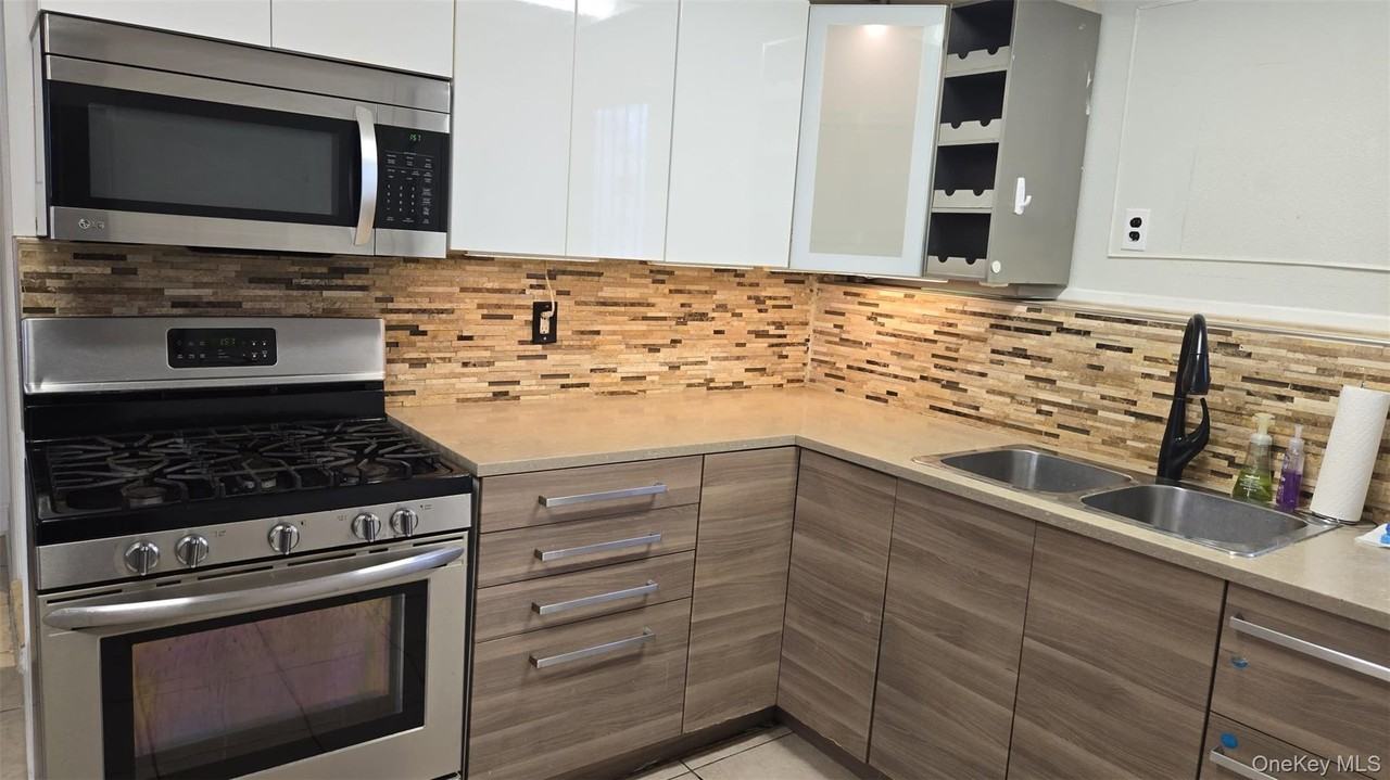 581 Meacham Ave - Photo 2 of 5