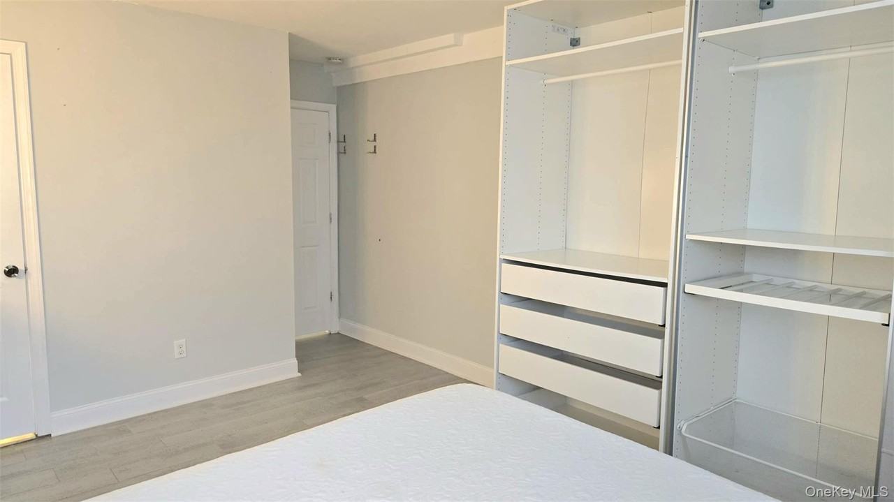 581 Meacham Ave - Photo 4 of 5