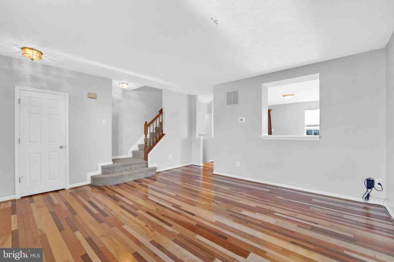 265 Cherry Tree Sq - Photo 3 of 29