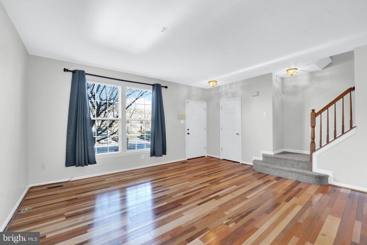 265 Cherry Tree Sq - Photo 4 of 29