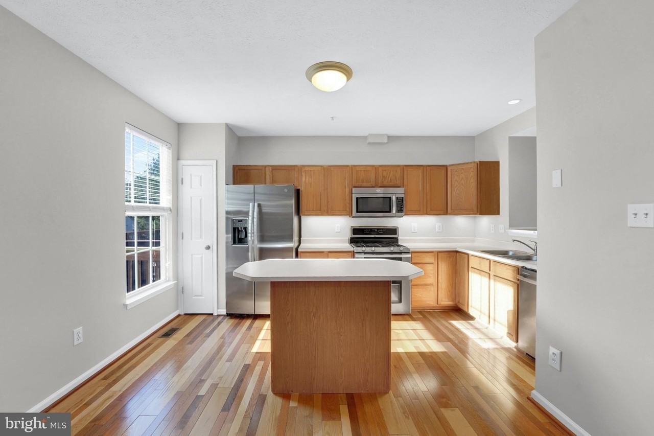 265 Cherry Tree Sq - Photo 7 of 29