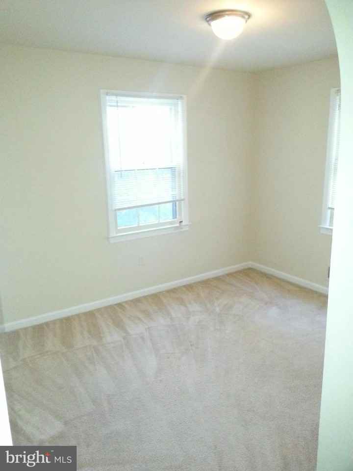 10001 Brunett Ave - Photo 5 of 23