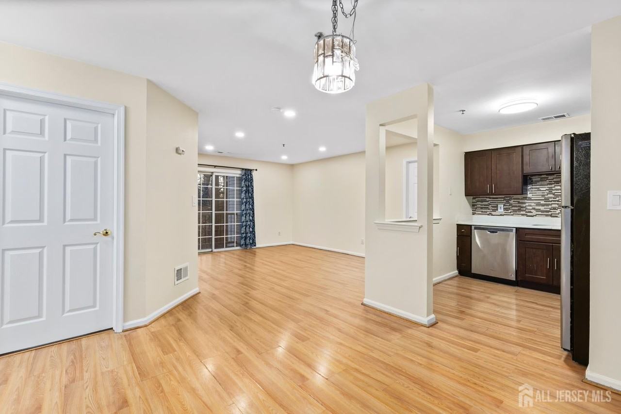 828 Waterford Dr - Photo 4 of 27