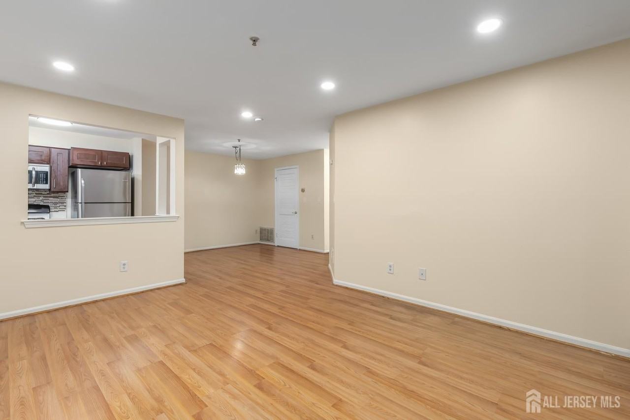 828 Waterford Dr - Photo 5 of 27