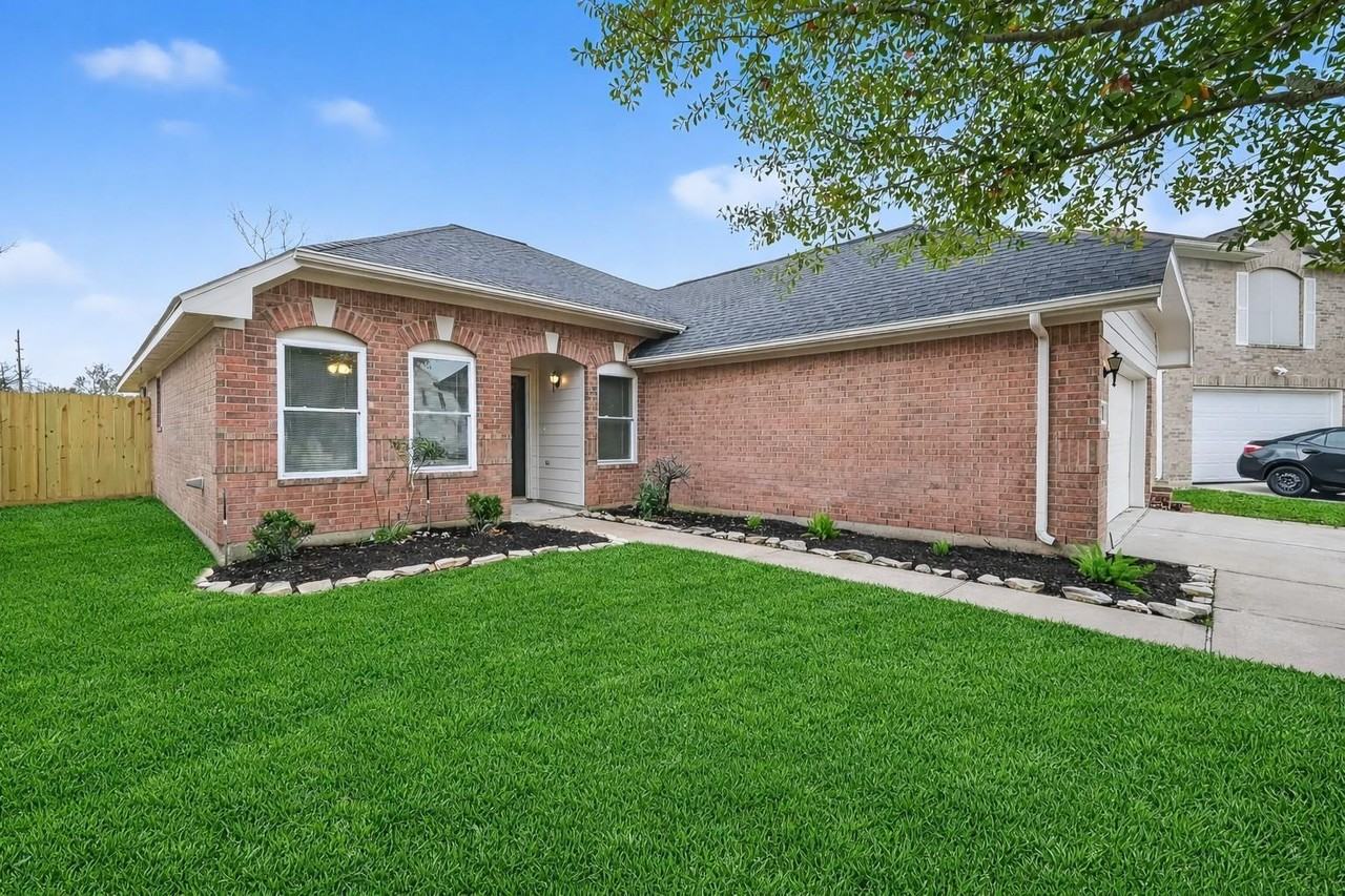 21519 Sapphire Ct - Photo 2 of 44