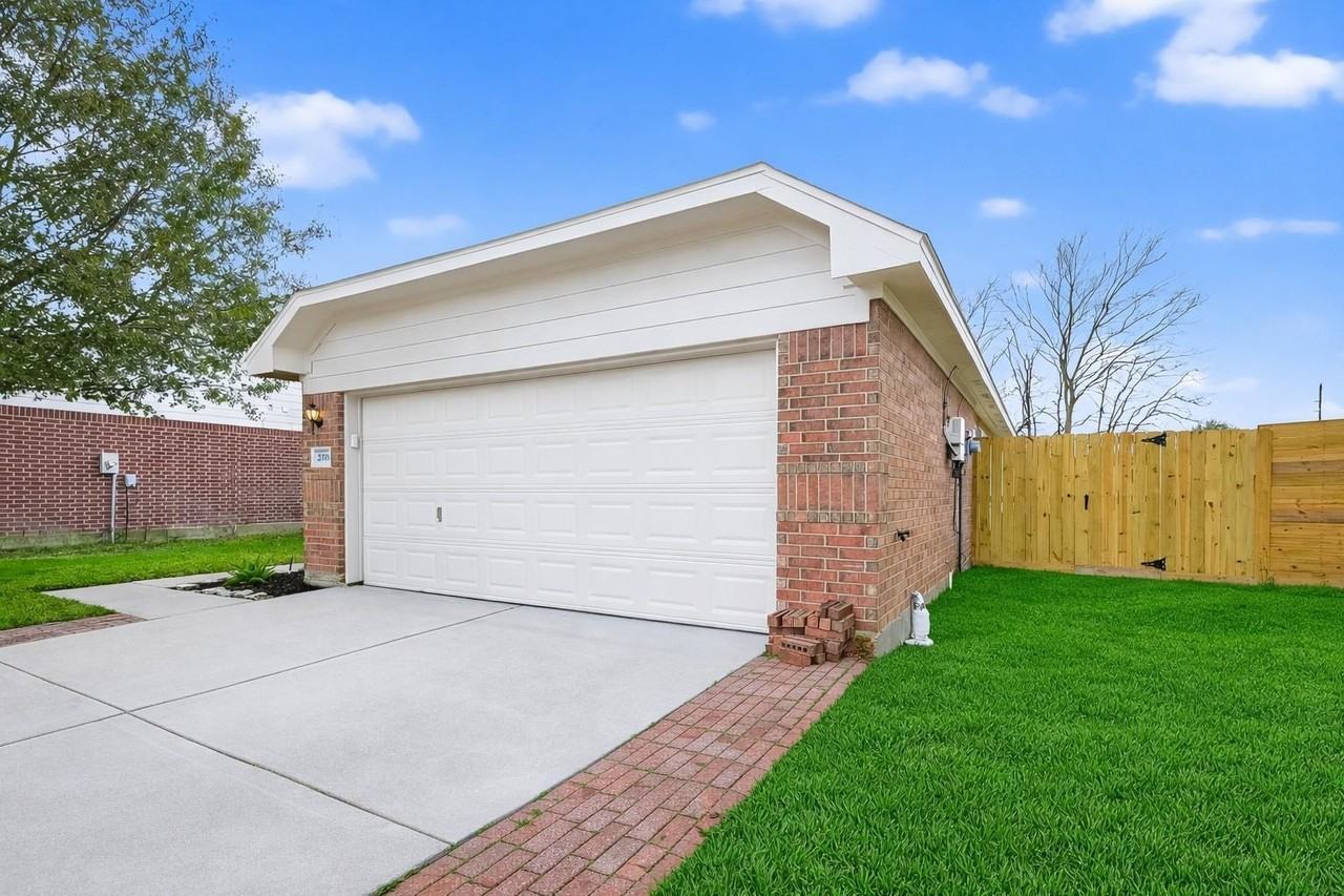 21519 Sapphire Ct - Photo 3 of 44