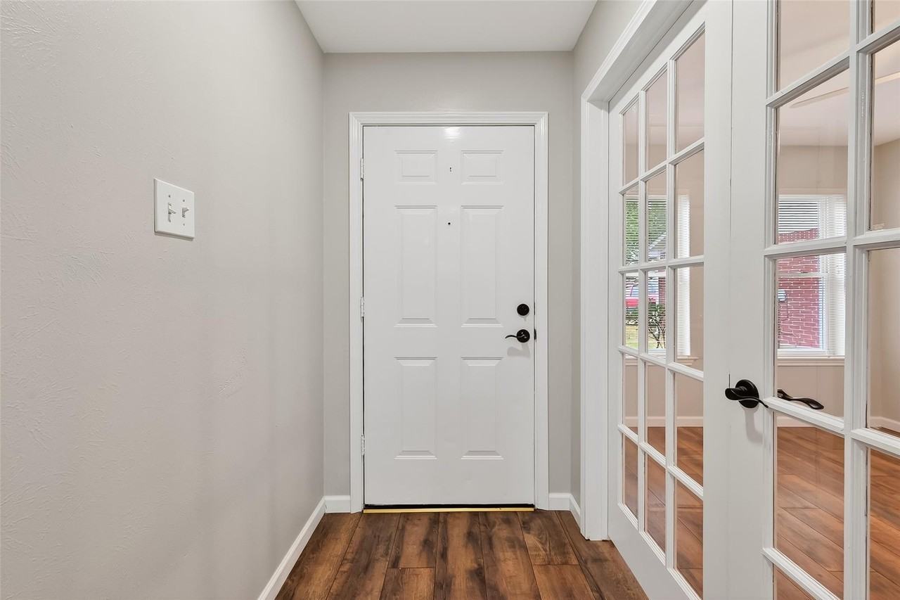 21519 Sapphire Ct - Photo 6 of 44