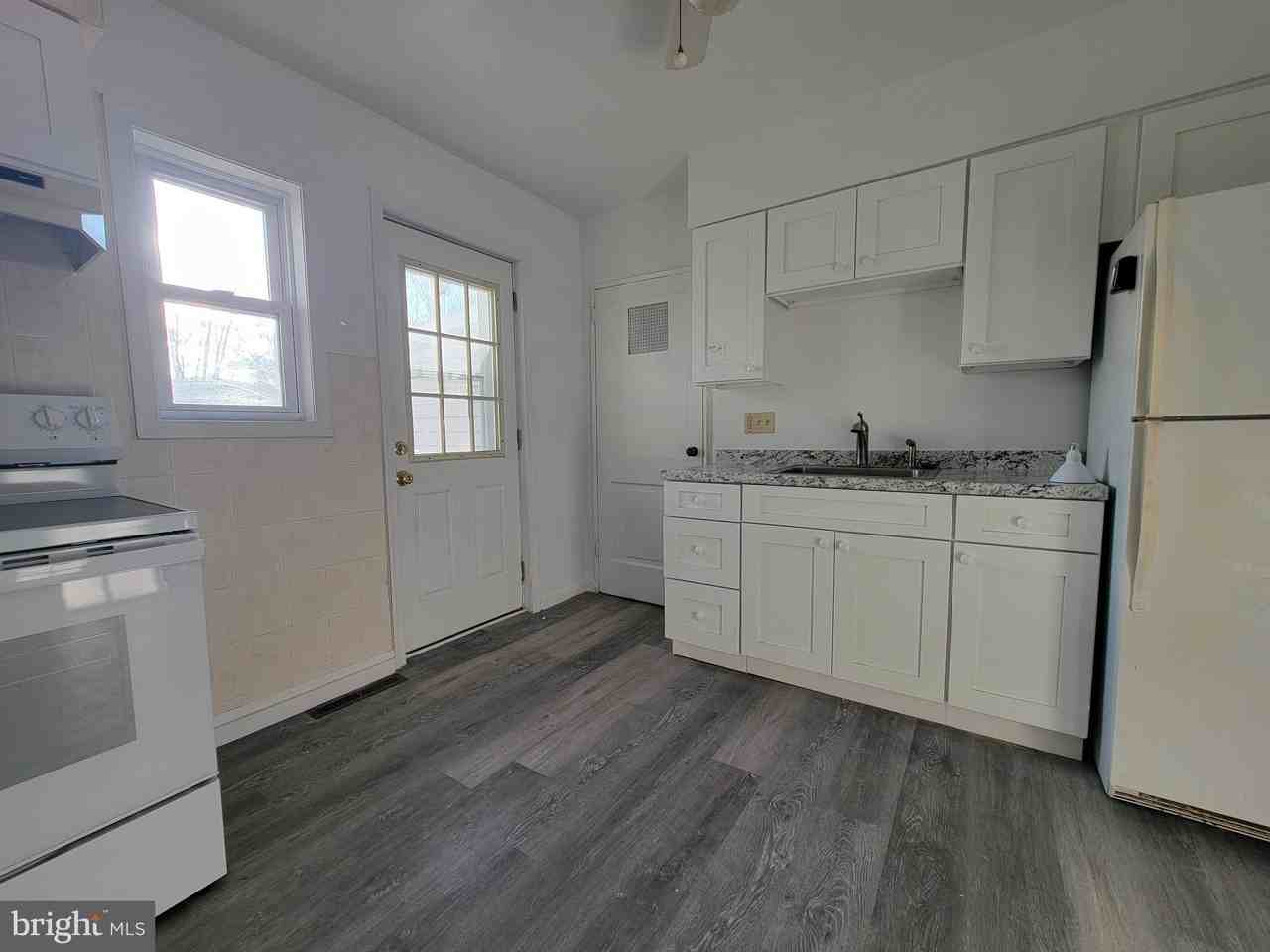 617 Berg Ave - Photo 3 of 10